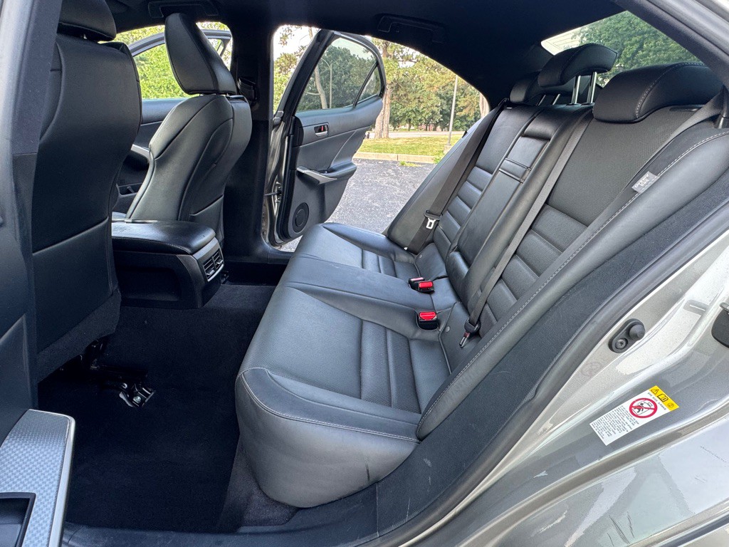 2018 Lexus IS Image 24