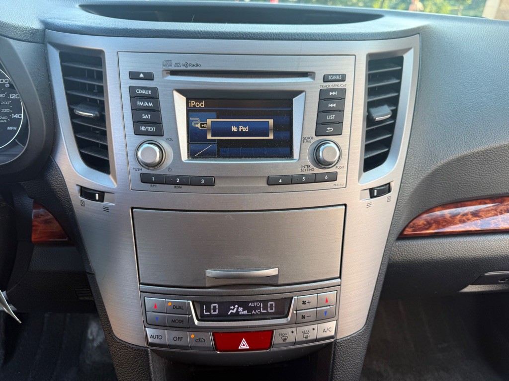 2012 Subaru Outback Image 18