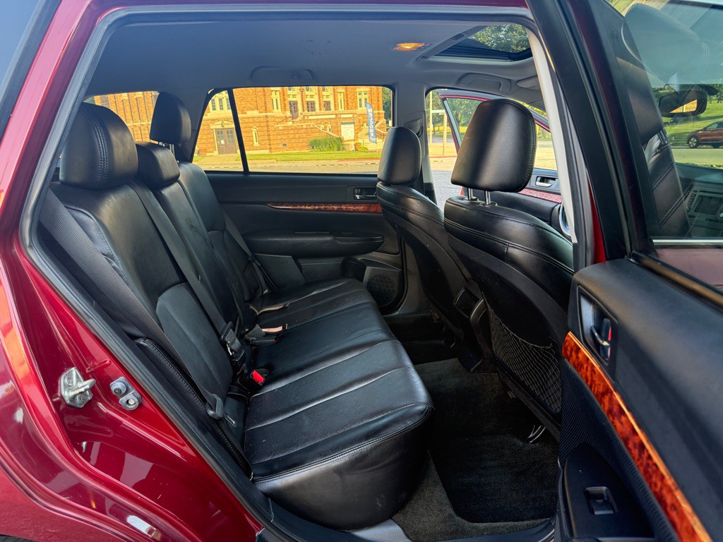 2012 Subaru Outback Image 24