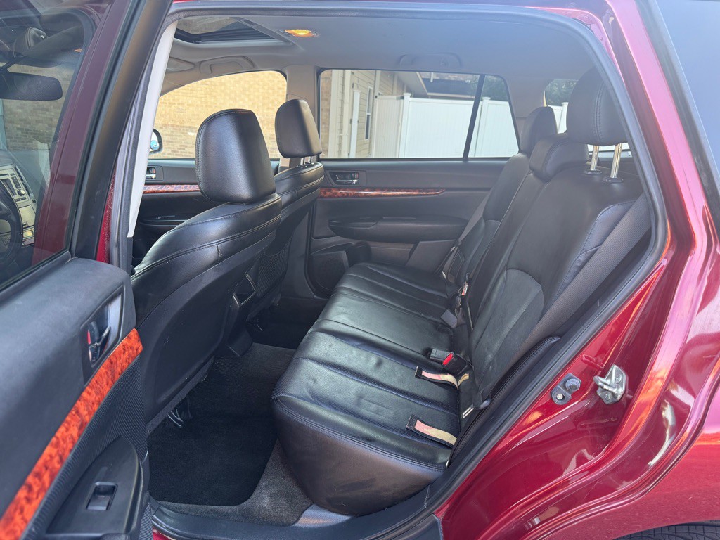 2012 Subaru Outback Image 25