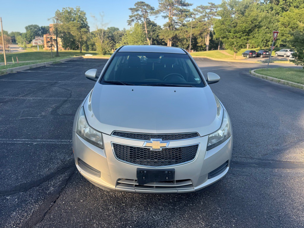 2011 Chevrolet Cruze Image 2