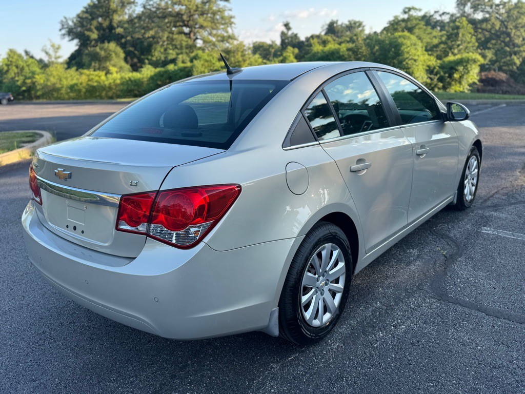 2011 Chevrolet Cruze Image 7