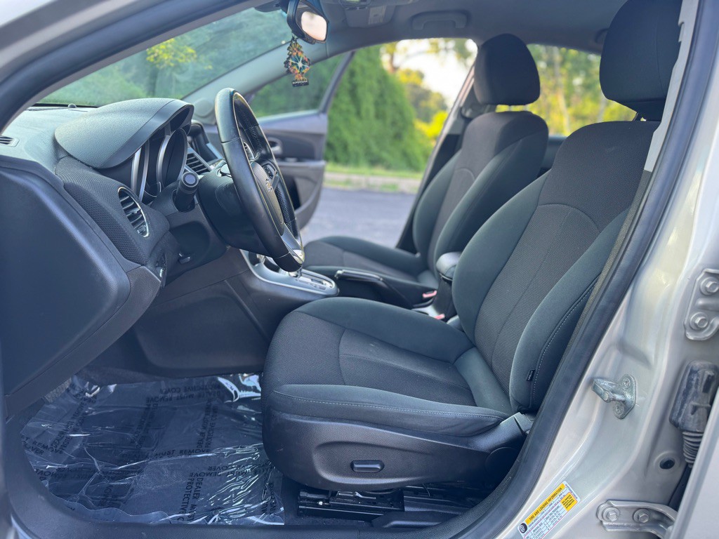 2011 Chevrolet Cruze Image 12