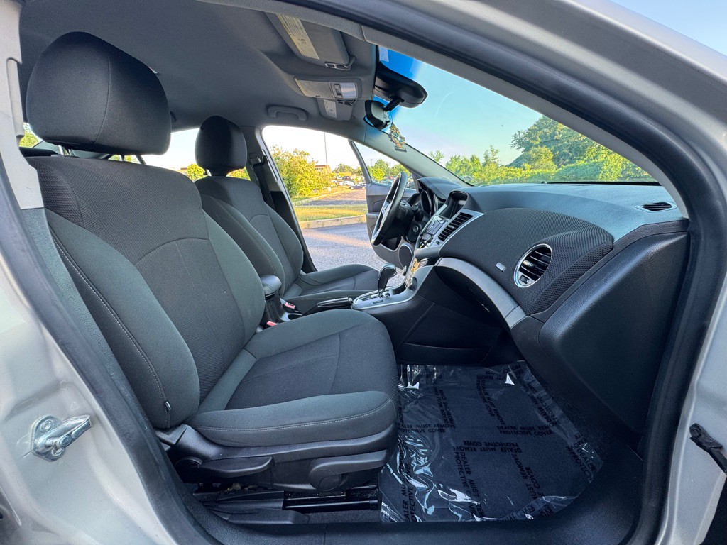 2011 Chevrolet Cruze Image 14