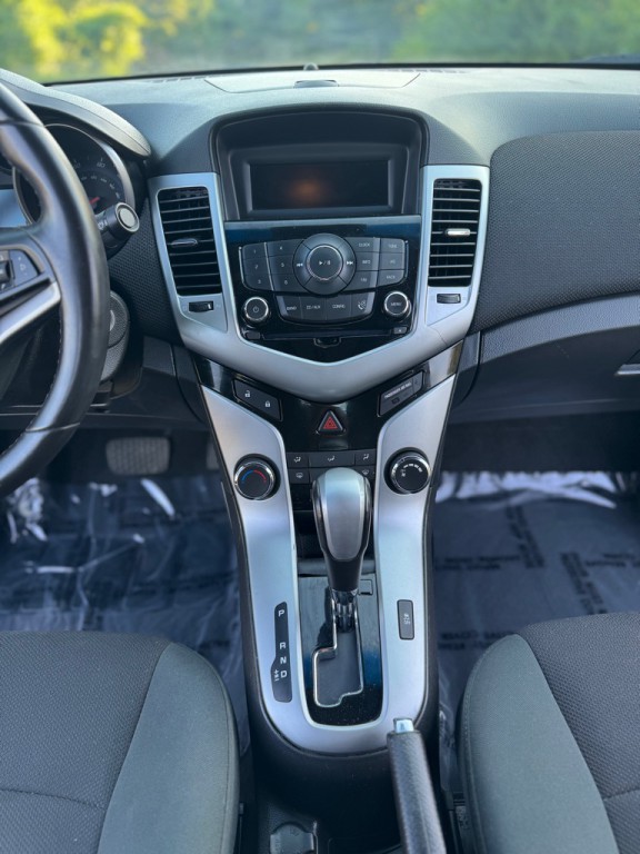 2011 Chevrolet Cruze Image 16