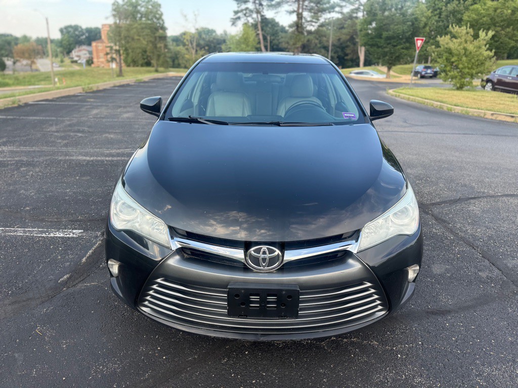 2016 Toyota Camry Image 2