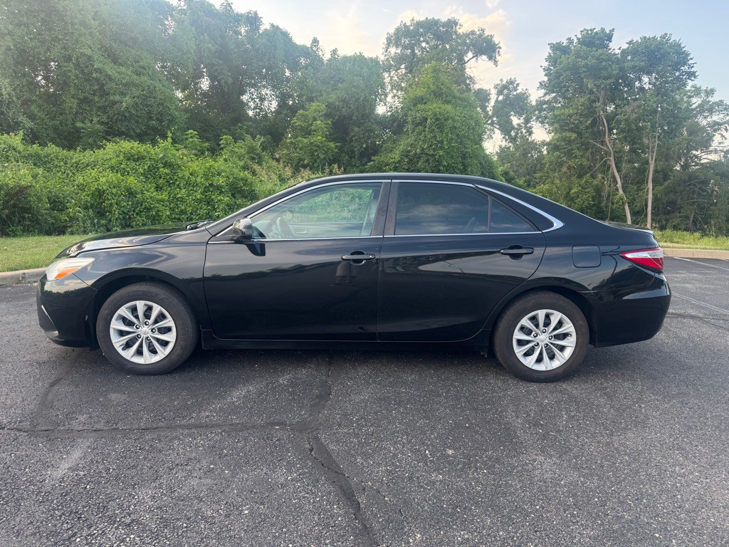 2016 Toyota Camry Image 3
