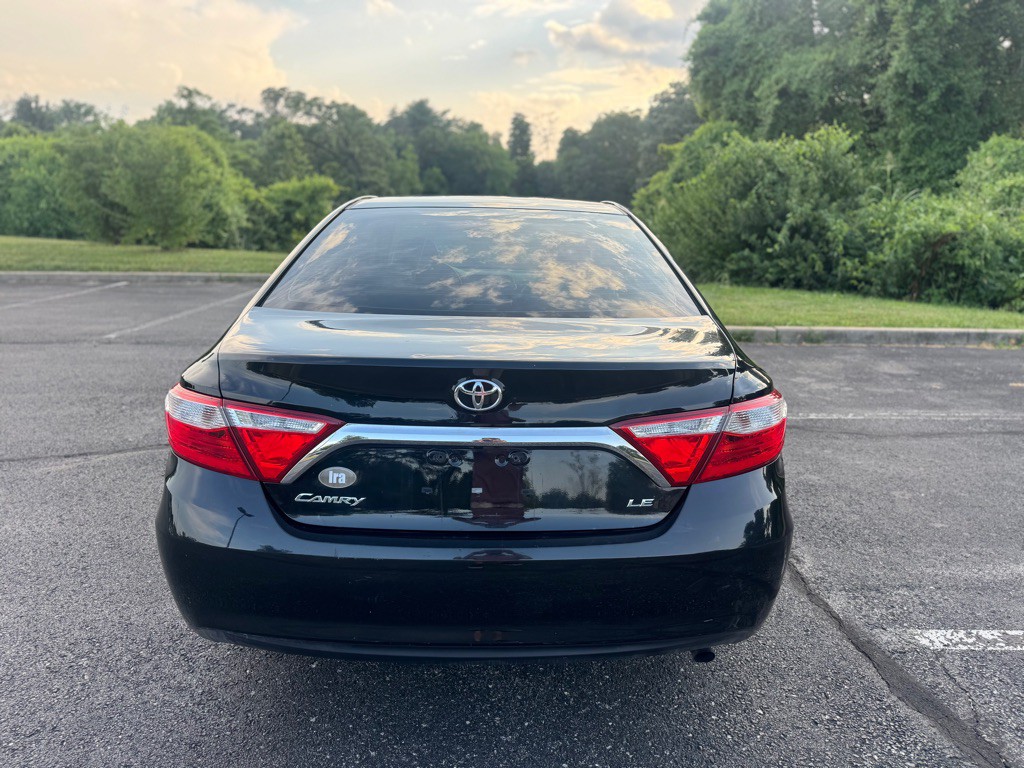 2016 Toyota Camry Image 8