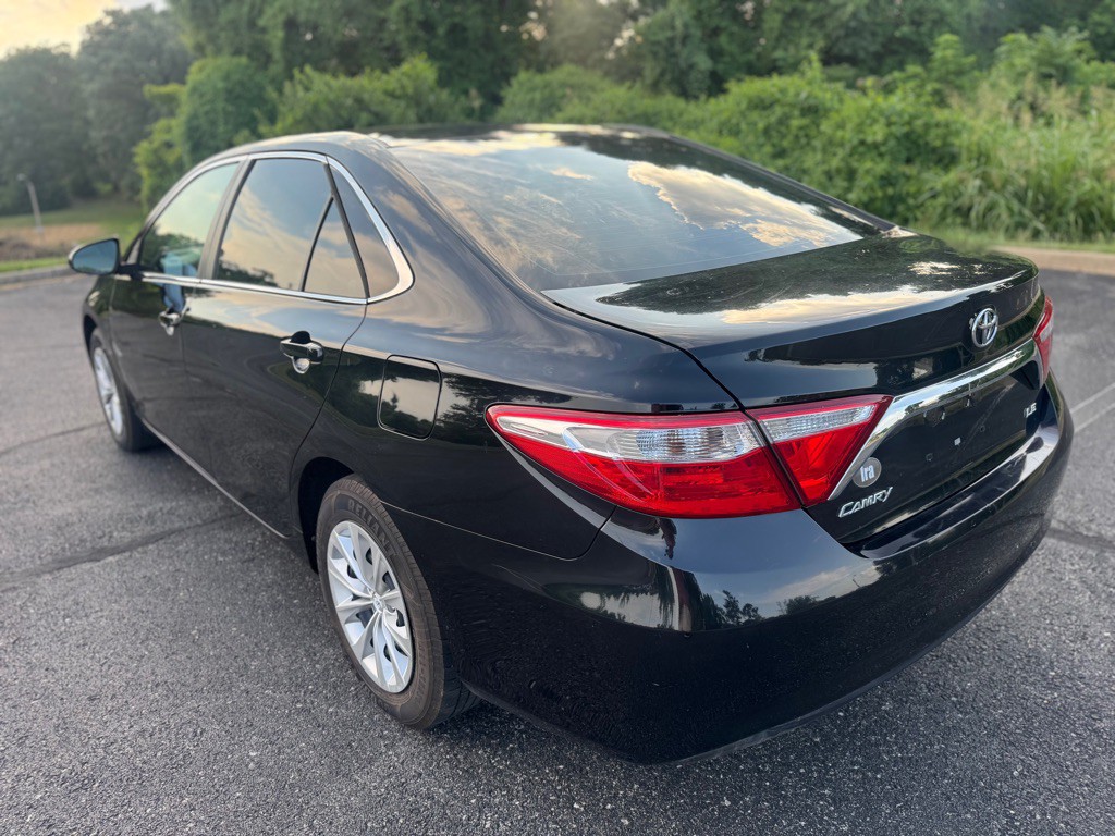 2016 Toyota Camry Image 9