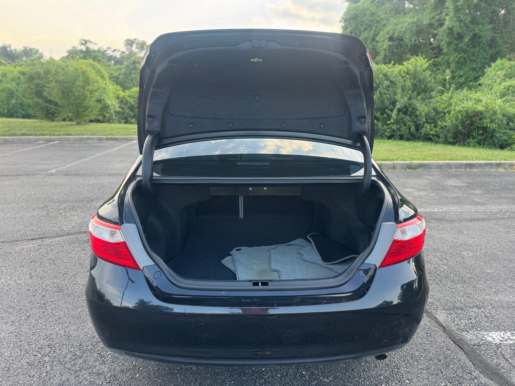 2016 Toyota Camry Image 11