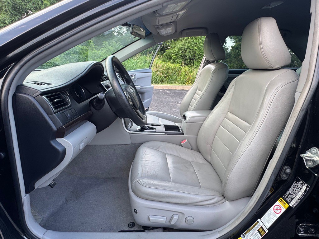 2016 Toyota Camry Image 12