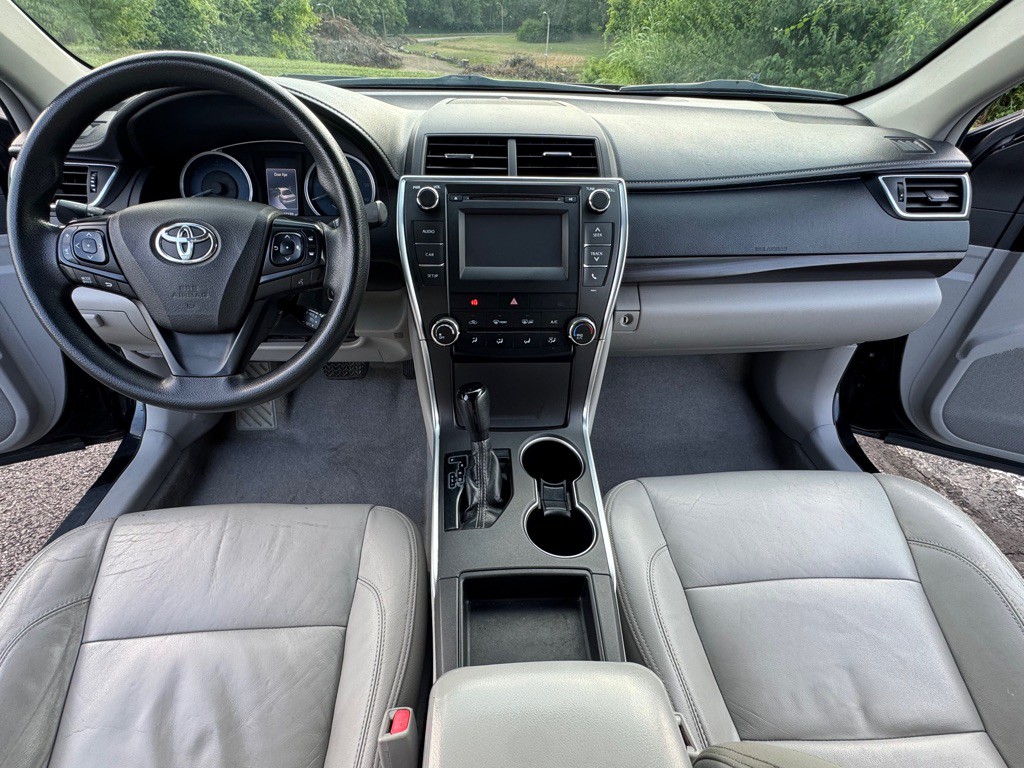 2016 Toyota Camry Image 13