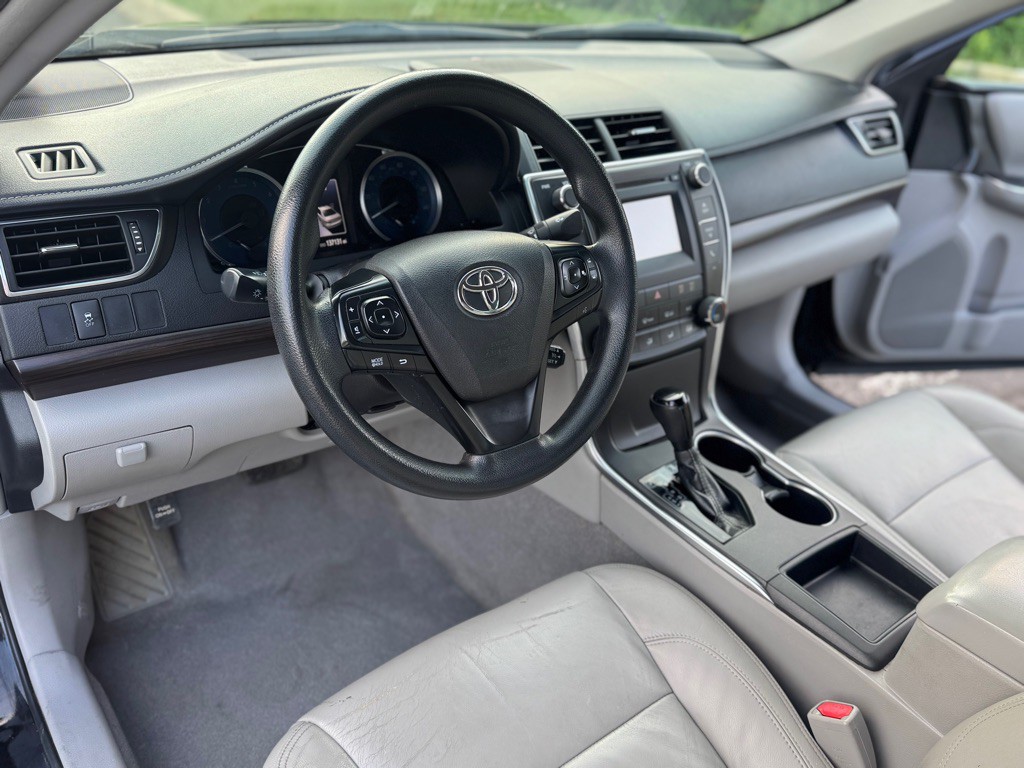2016 Toyota Camry Image 15