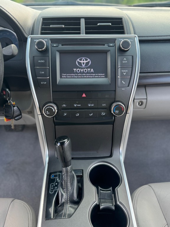 2016 Toyota Camry Image 16