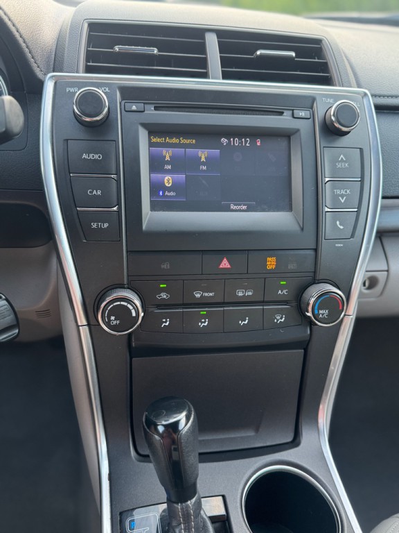 2016 Toyota Camry Image 20