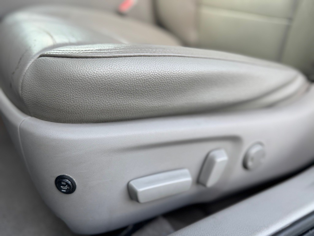2016 Toyota Camry Image 23