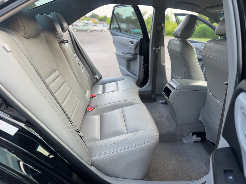 2016 Toyota Camry Image 24