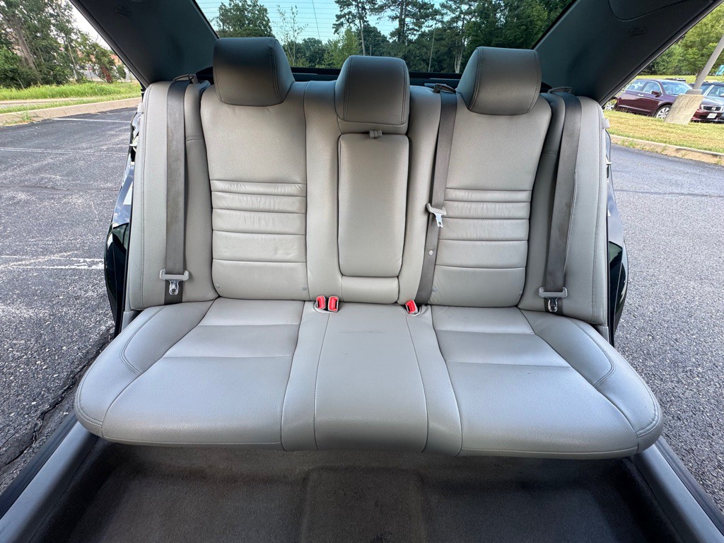 2016 Toyota Camry Image 25