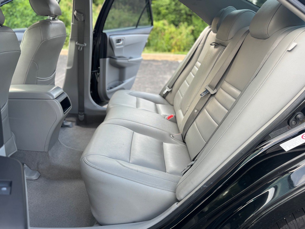 2016 Toyota Camry Image 26