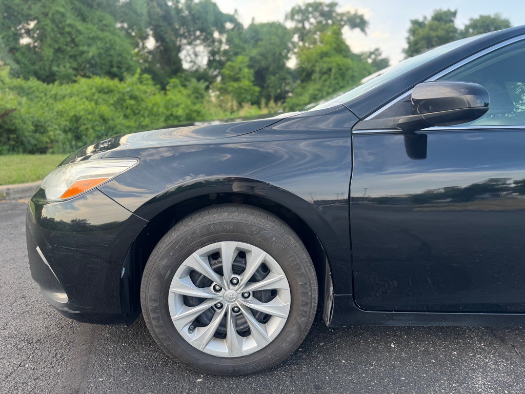 2016 Toyota Camry Image 27