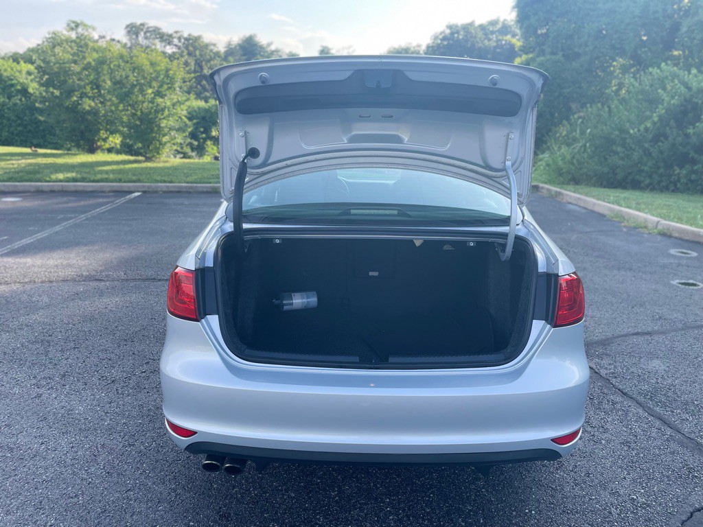 2012 Volkswagen Jetta Image 11