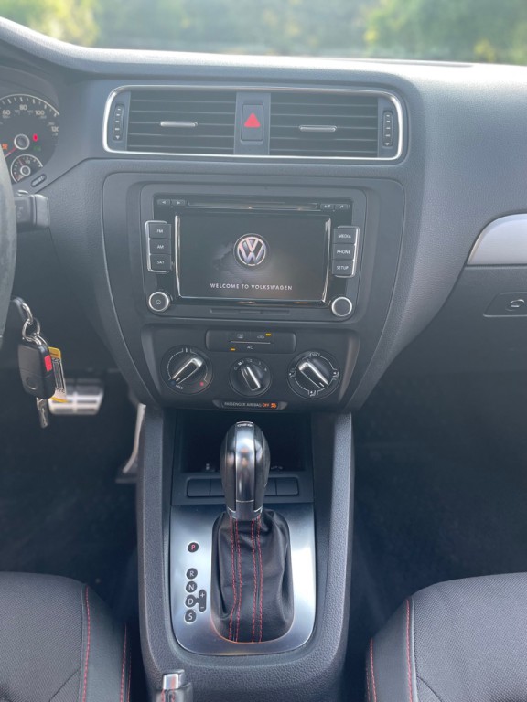 2012 Volkswagen Jetta Image 16