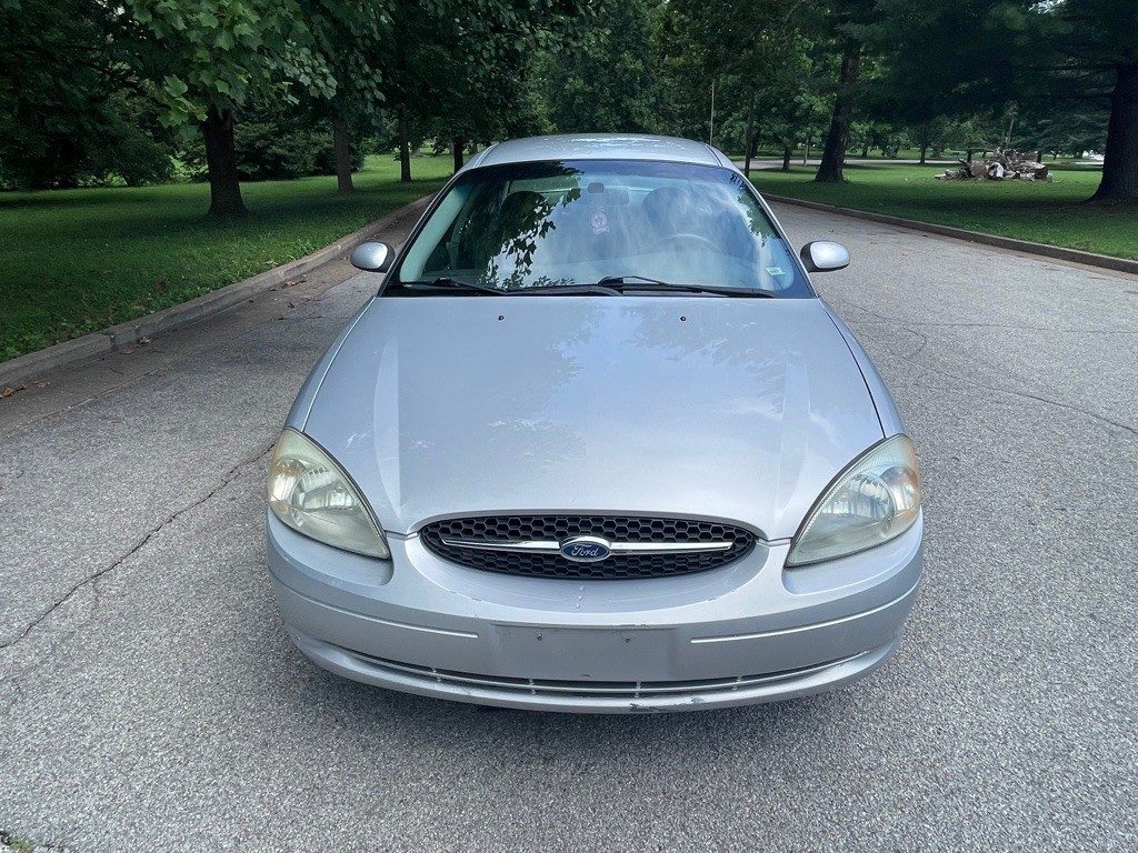 2002 Ford Taurus Image 2