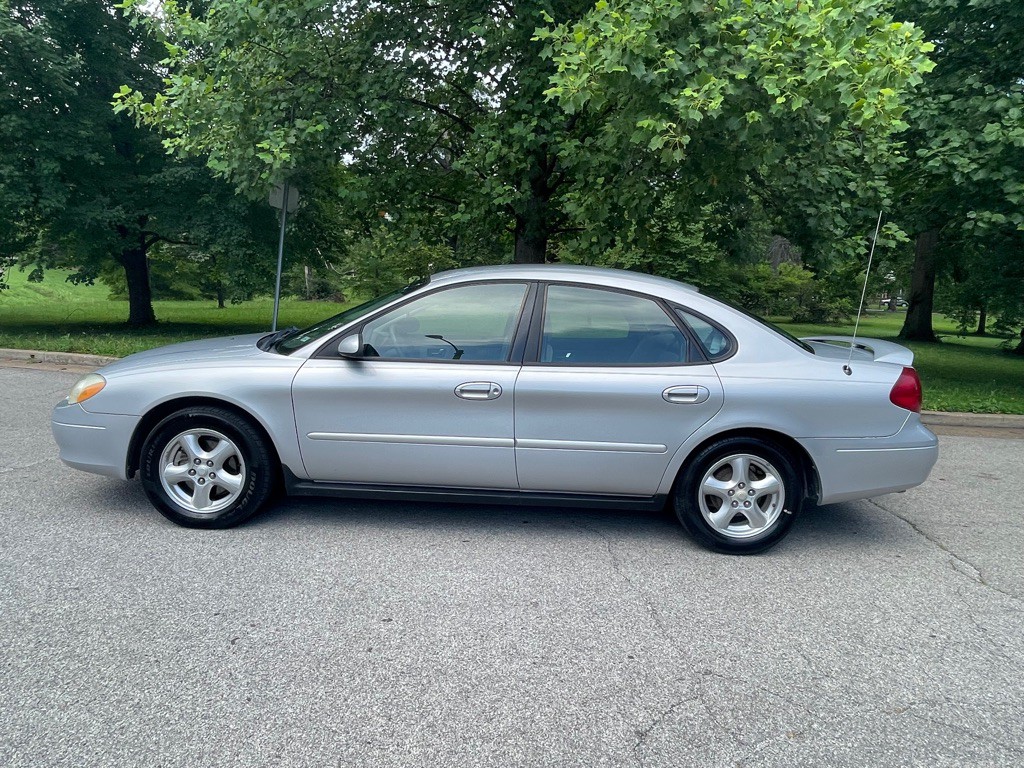 2002 Ford Taurus Image 3