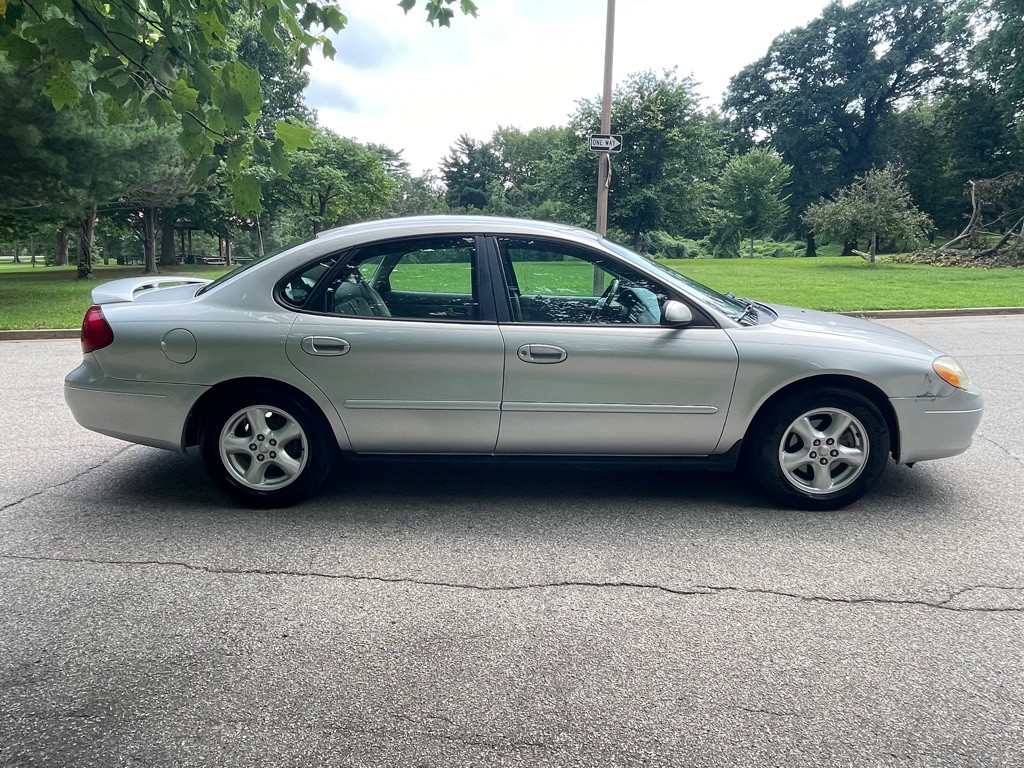 2002 Ford Taurus Image 6
