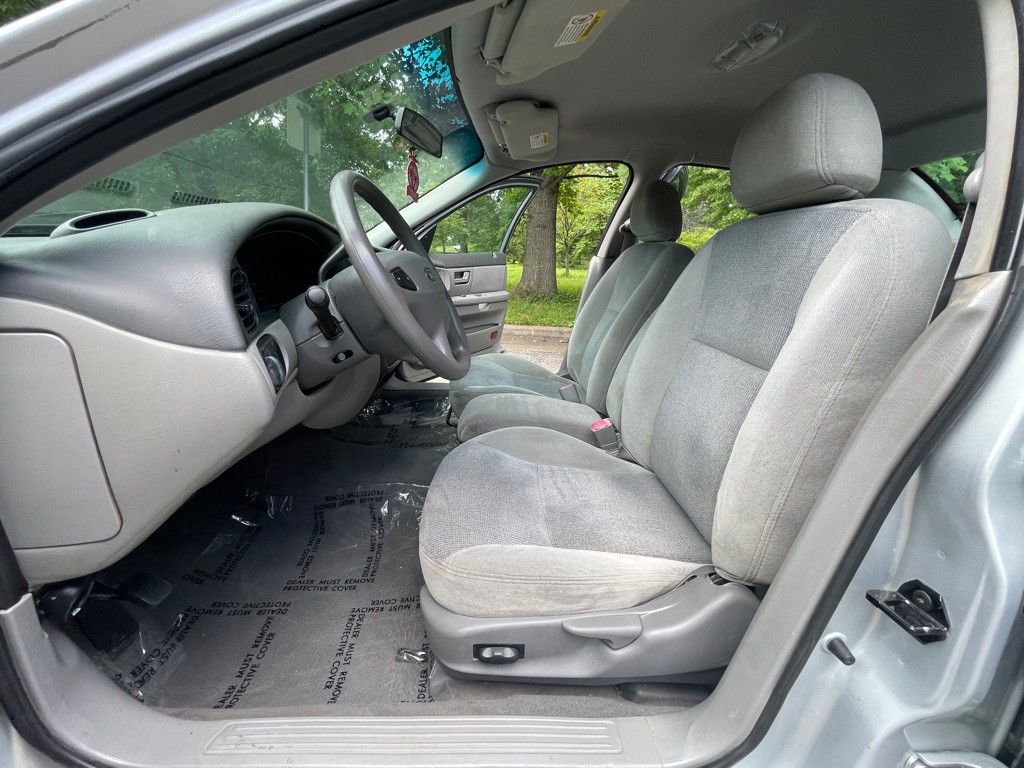 2002 Ford Taurus Image 10