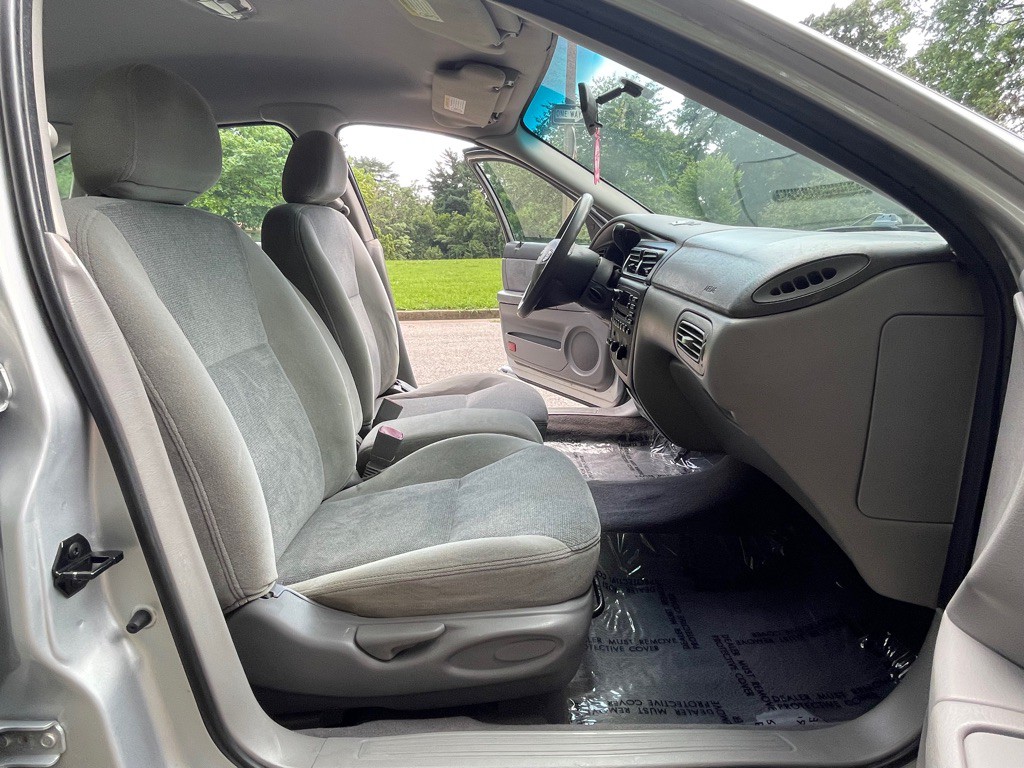 2002 Ford Taurus Image 12
