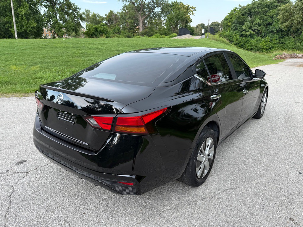 2021 Nissan Altima Image 7