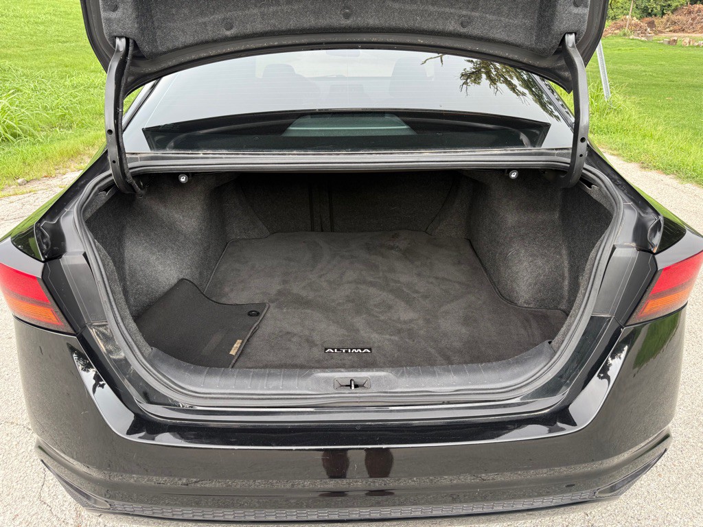 2021 Nissan Altima Image 11