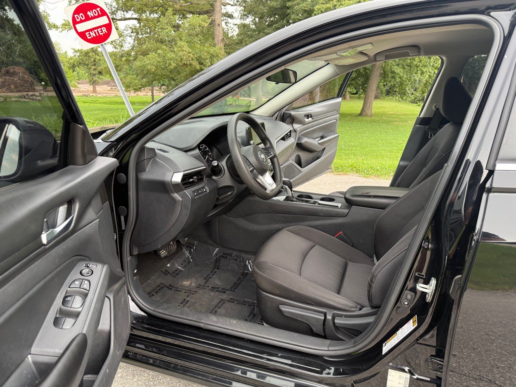 2021 Nissan Altima Image 12