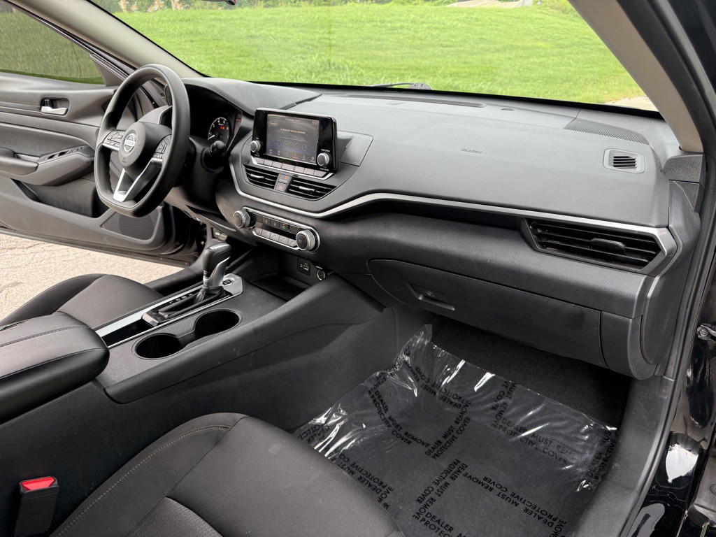 2021 Nissan Altima Image 21