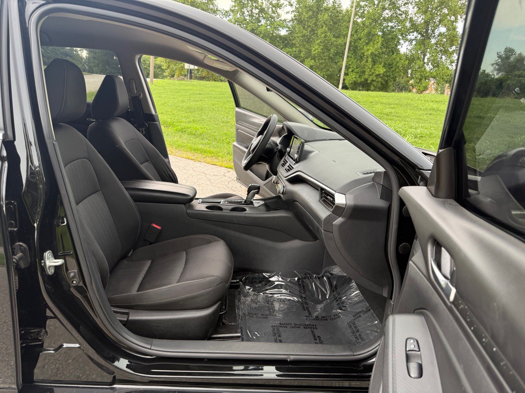 2021 Nissan Altima Image 22