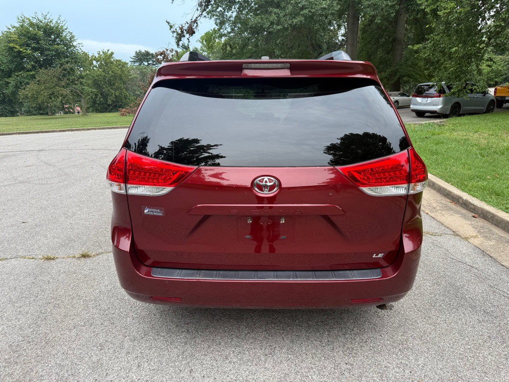 2013 Toyota Sienna Image 27