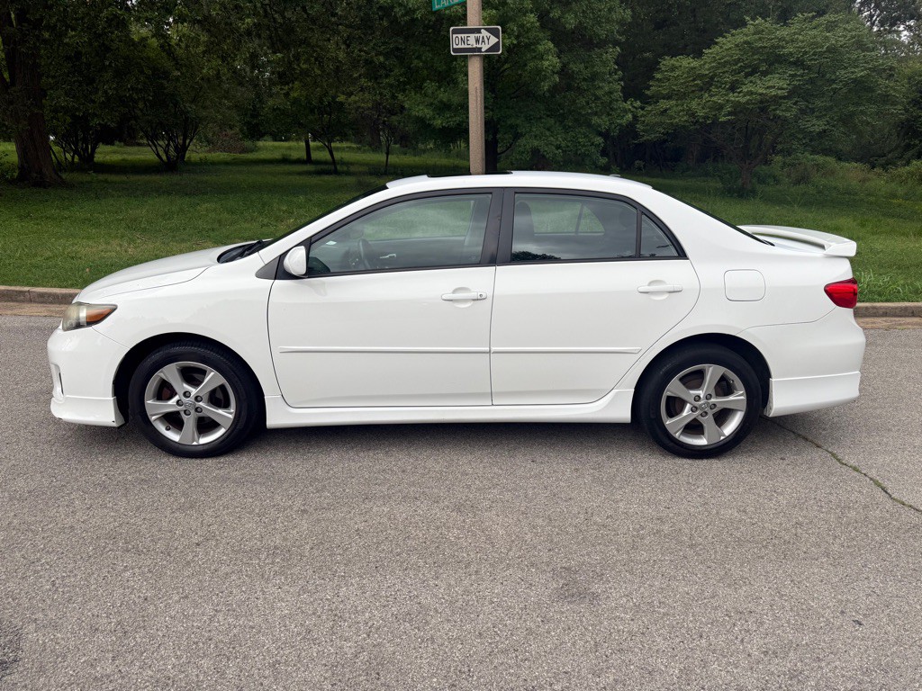 2011 Toyota Corolla Image 2