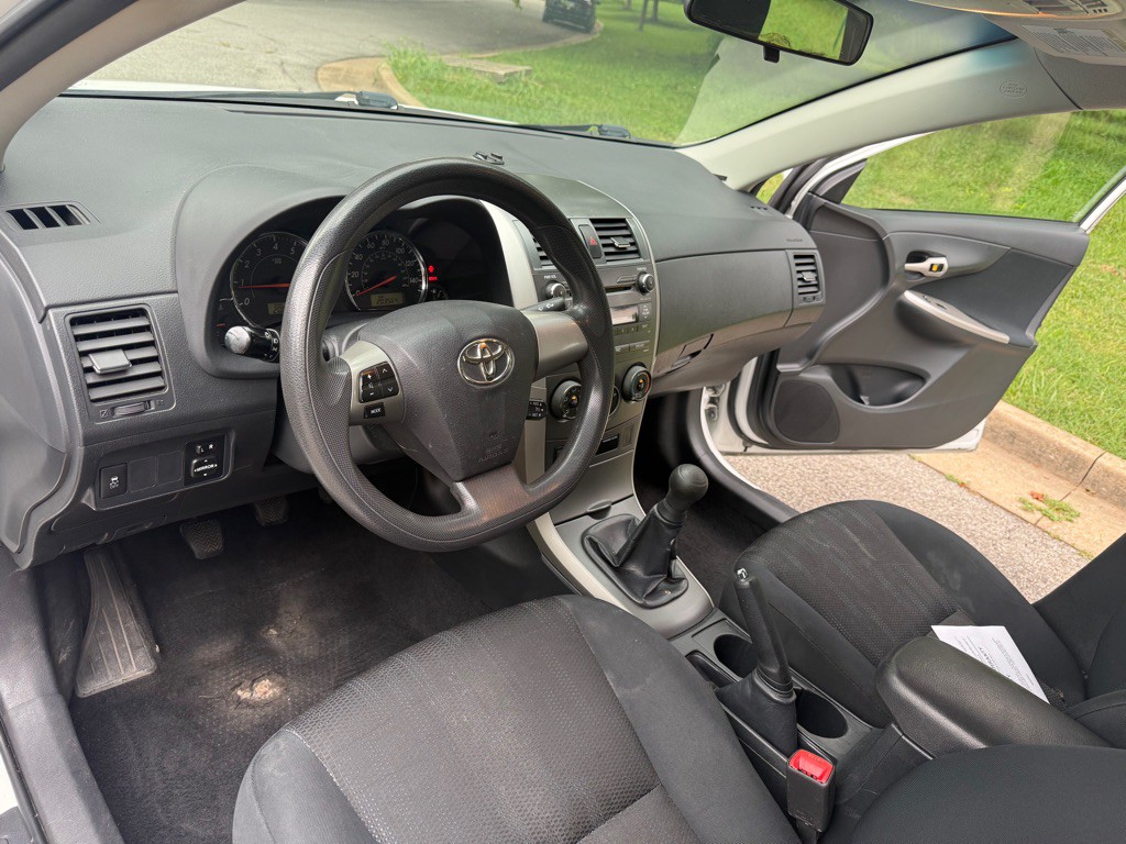 2011 Toyota Corolla Image 7