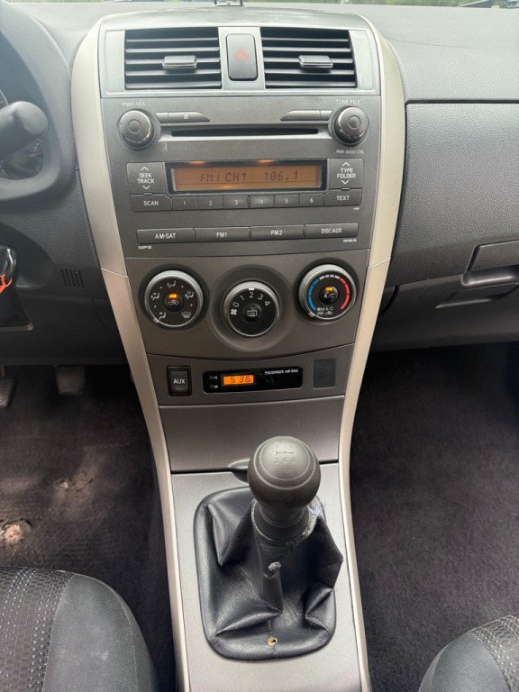 2011 Toyota Corolla Image 11