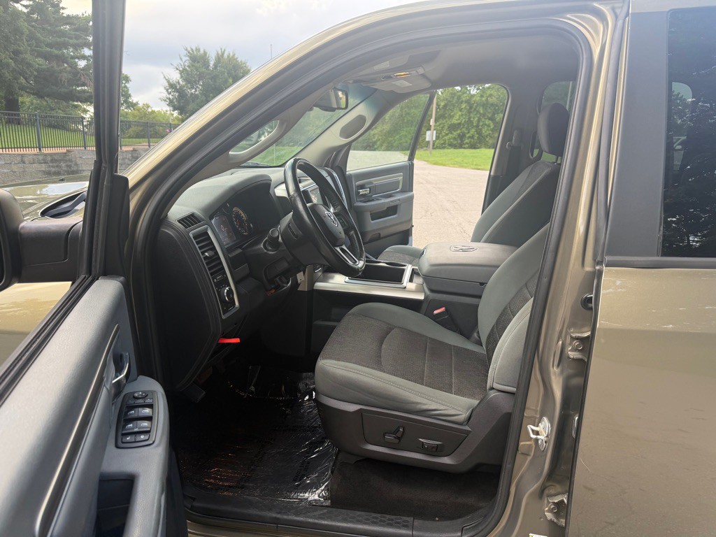 2015 RAM 1500 Image 6