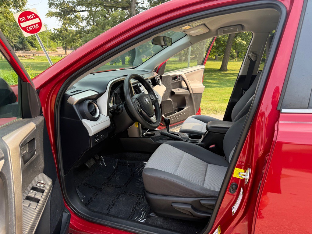 2015 Toyota Rav4 Image 6