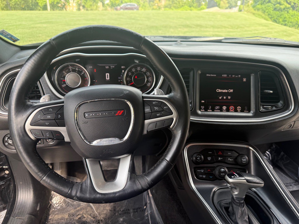 2015 Dodge Challenger Image 11