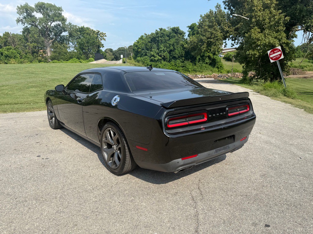 2015 Dodge Challenger Image 18