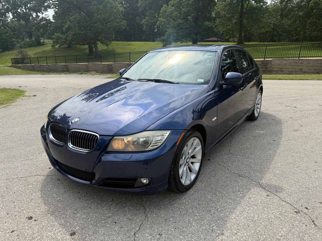 2011 BMW 3 Series Image 1