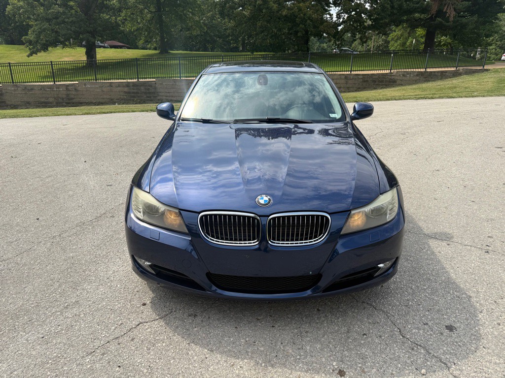 2011 BMW 3 Series Image 4