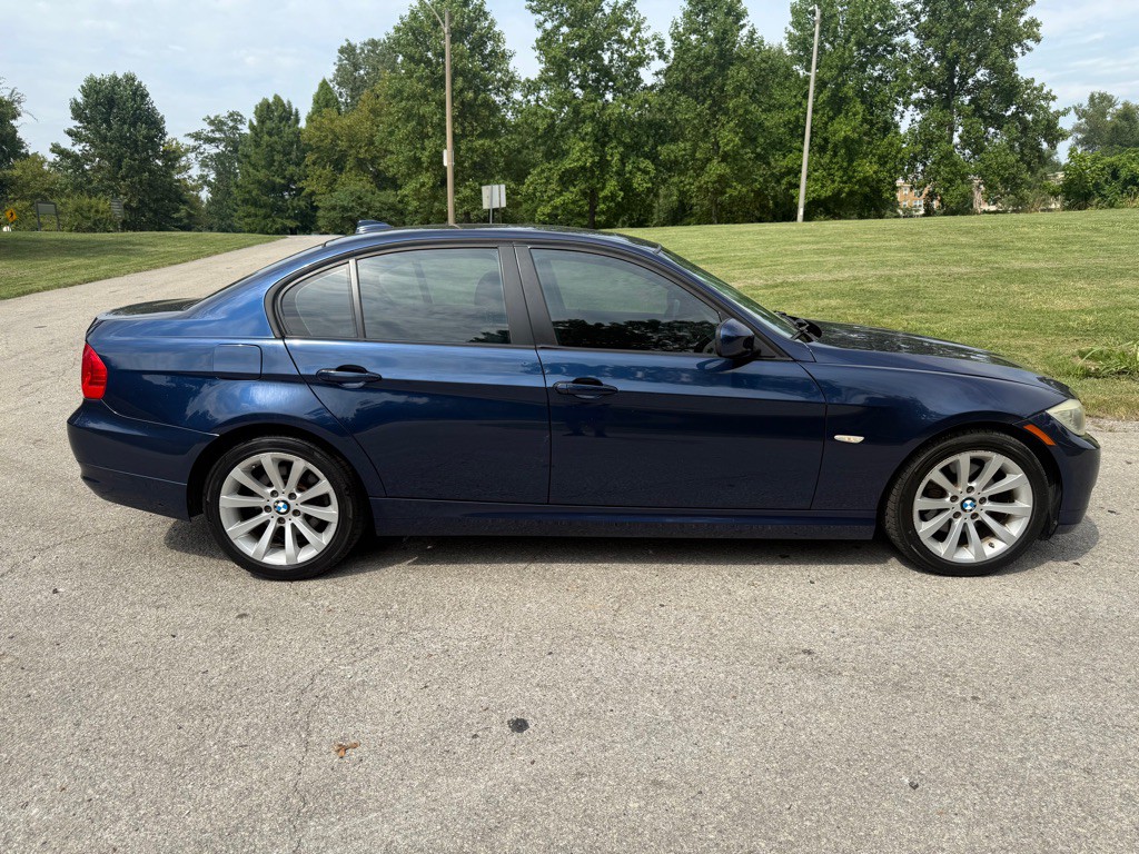2011 BMW 3 Series Image 6