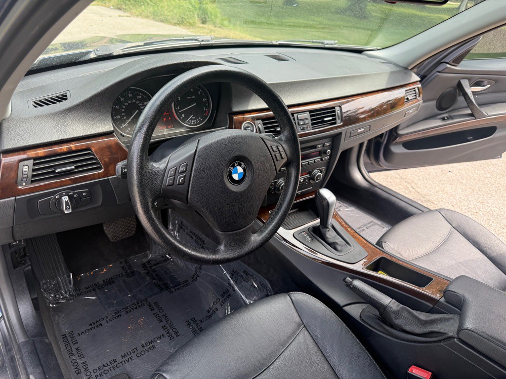2011 BMW 3 Series Image 8