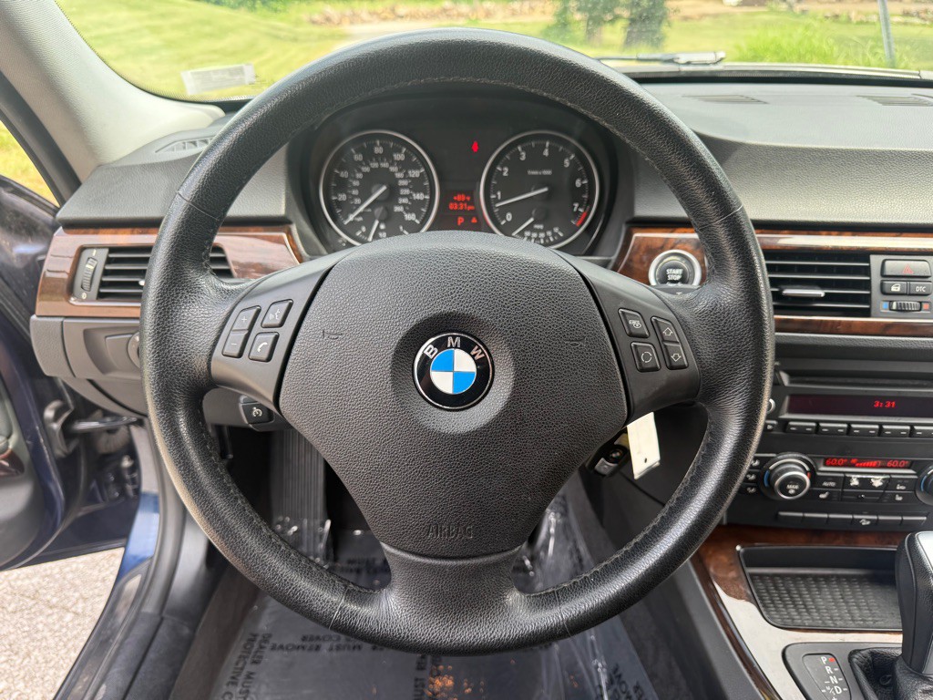 2011 BMW 3 Series Image 9