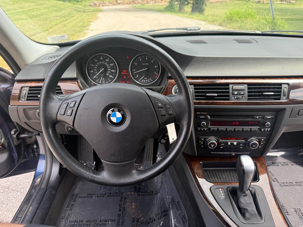 2011 BMW 3 Series Image 11